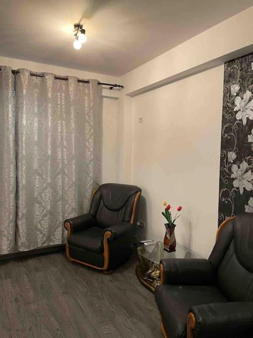 Garsoniera Militari Residence Chiajna ภายนอก รูปภาพ