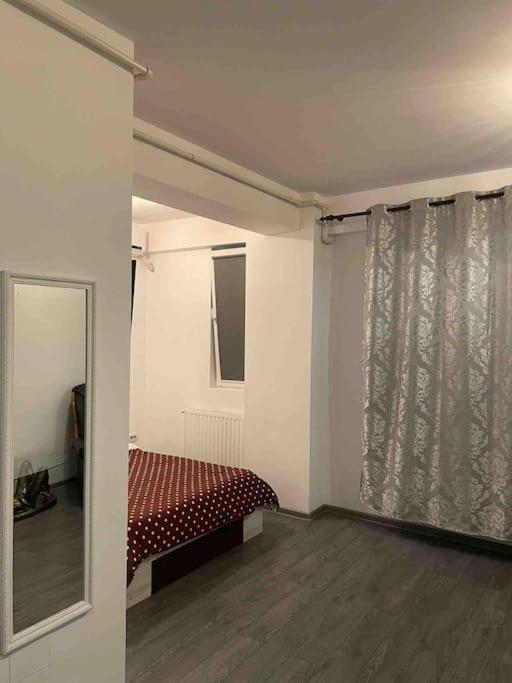 Garsoniera Militari Residence Chiajna ภายนอก รูปภาพ